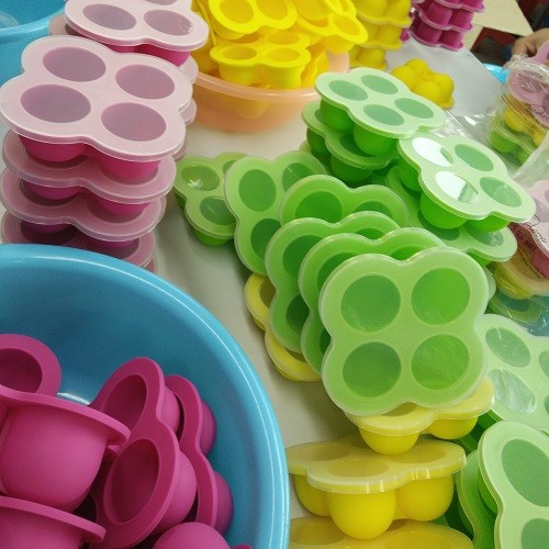4 cavities silicone ice food tray with lid