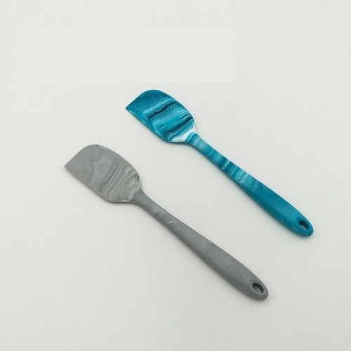 Custom silicone utensil with marble effect