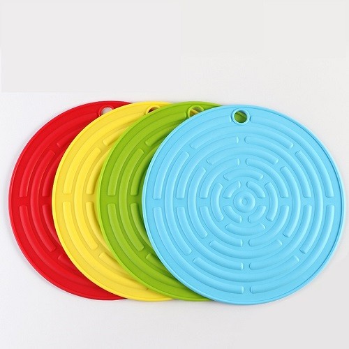 Heat resistant silicone dinner dish plate mat