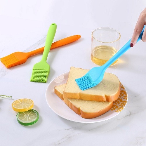 Silicone oil brush