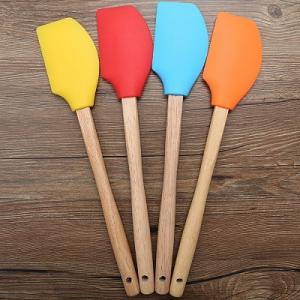 Silicone spatula with beech wood handle