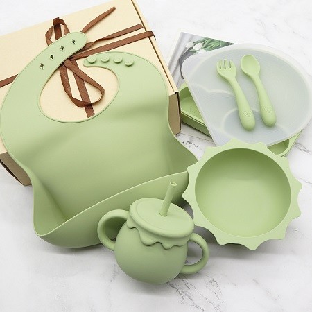 Silicone tableware set for toddlers