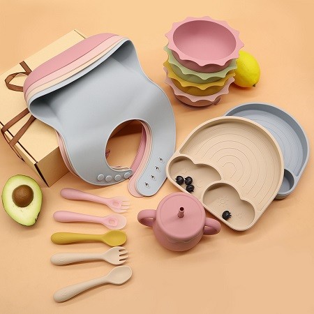 Silicone tableware set for toddlers